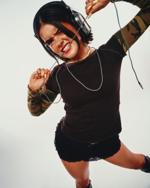 Belle singer-songwriter book at official agent Great British Musicians